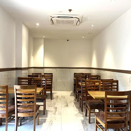 Glitz Hotels La Dahlia - Premium Thane Bagian luar foto