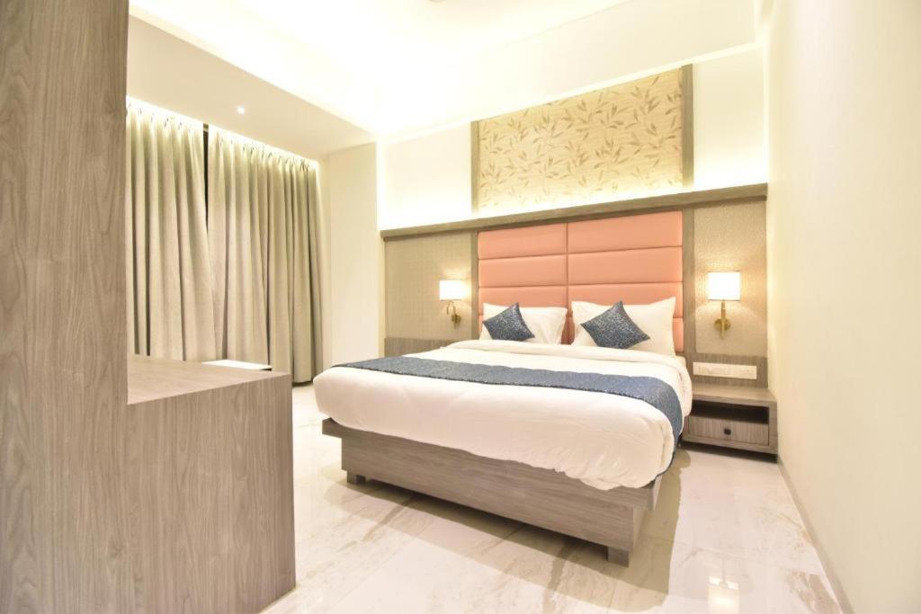Glitz Hotels La Dahlia - Premium Thane Bagian luar foto