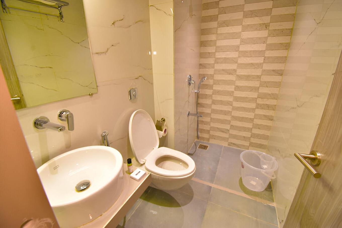 Glitz Hotels La Dahlia - Premium Thane Bagian luar foto