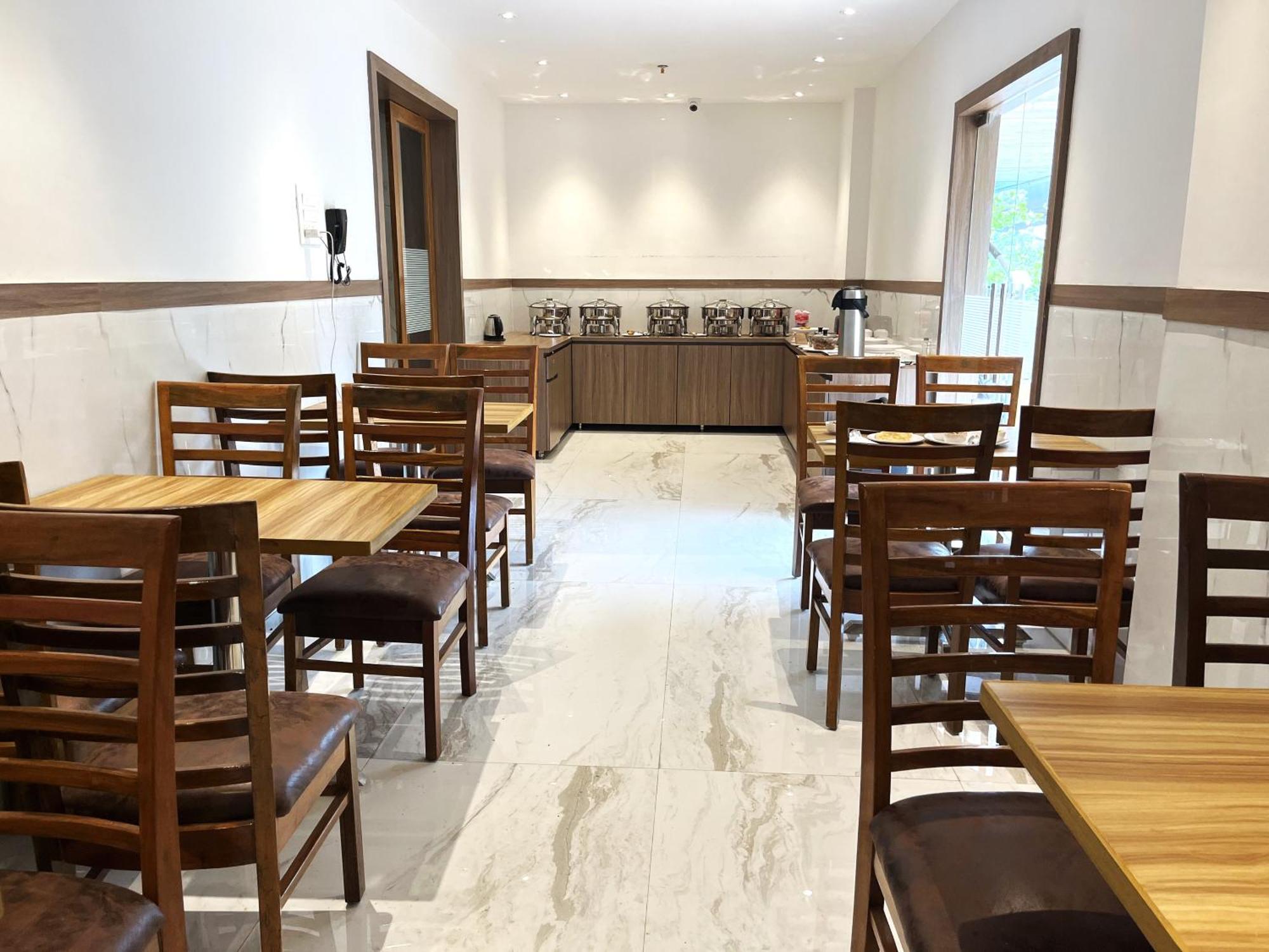 Glitz Hotels La Dahlia - Premium Thane Bagian luar foto