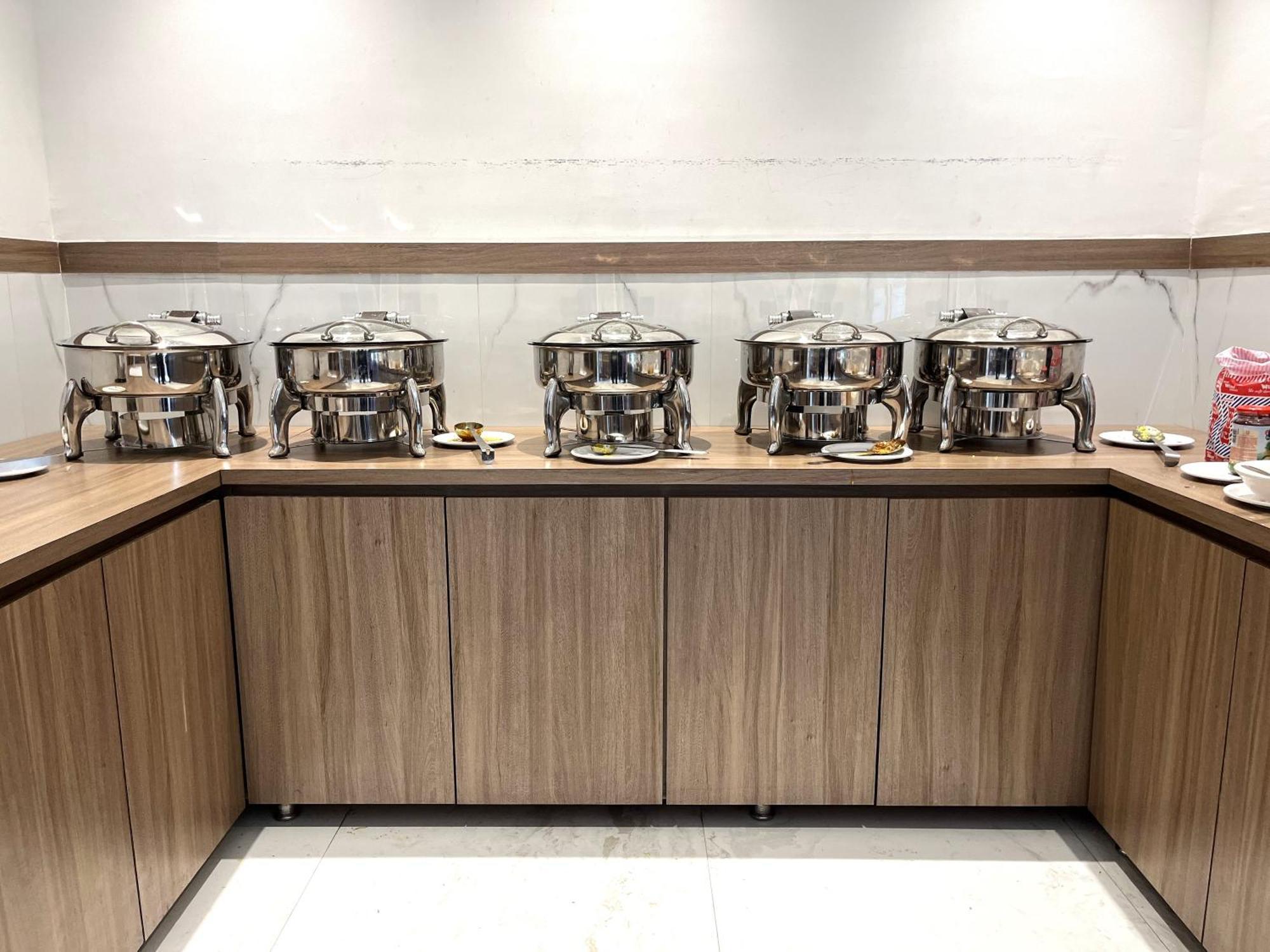 Glitz Hotels La Dahlia - Premium Thane Bagian luar foto